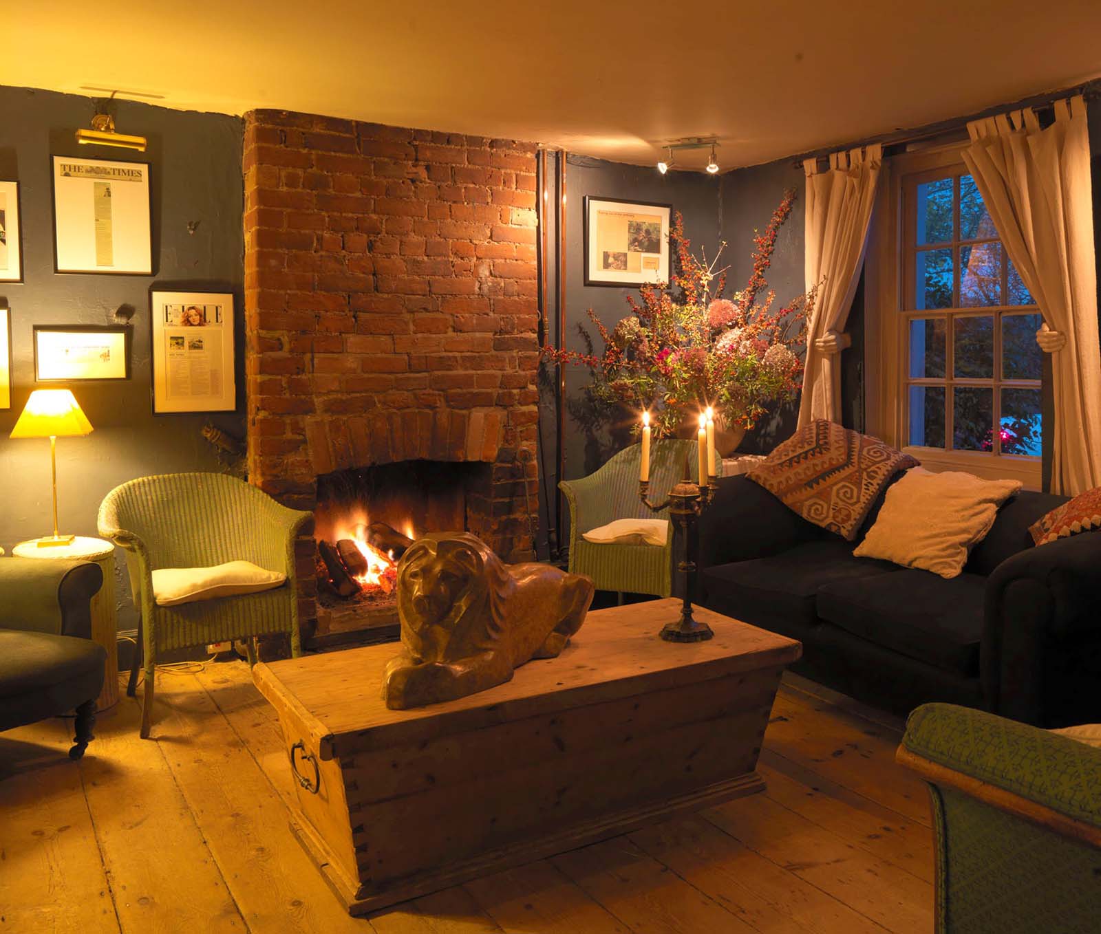 Bar area with fireplace